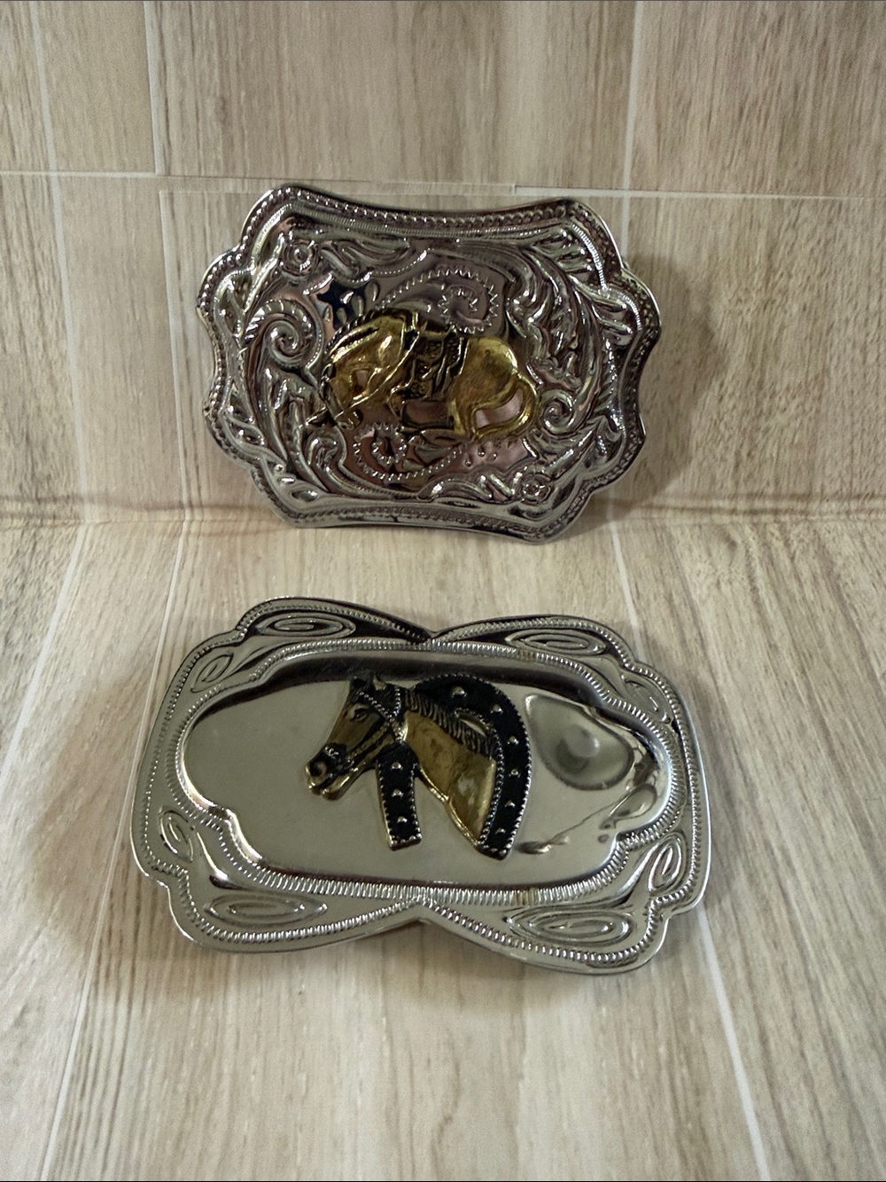 Western Horse-Accent Metal Belt Buckle - Silver & Gold